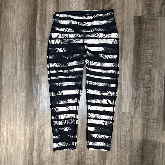 Lululemon Zebra Stripe Leggings - 8/10 - Picture 1 of 6